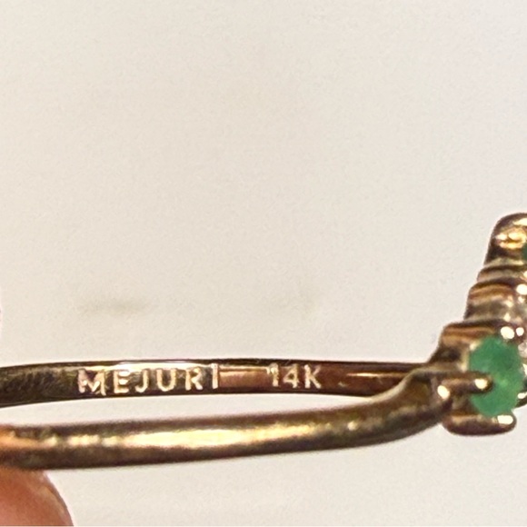 Mejuri Emerald and Diamond Wishbone Ring - Picture 3 of 6